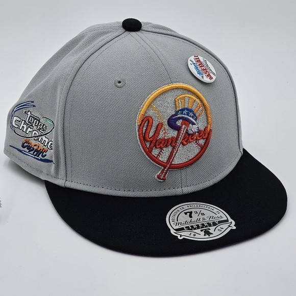 Mitchell & Ness Other - NEW YORK YANKEES MLB TOPPS CHROME COLLECTION COSMIC FITTED (7 3/8)